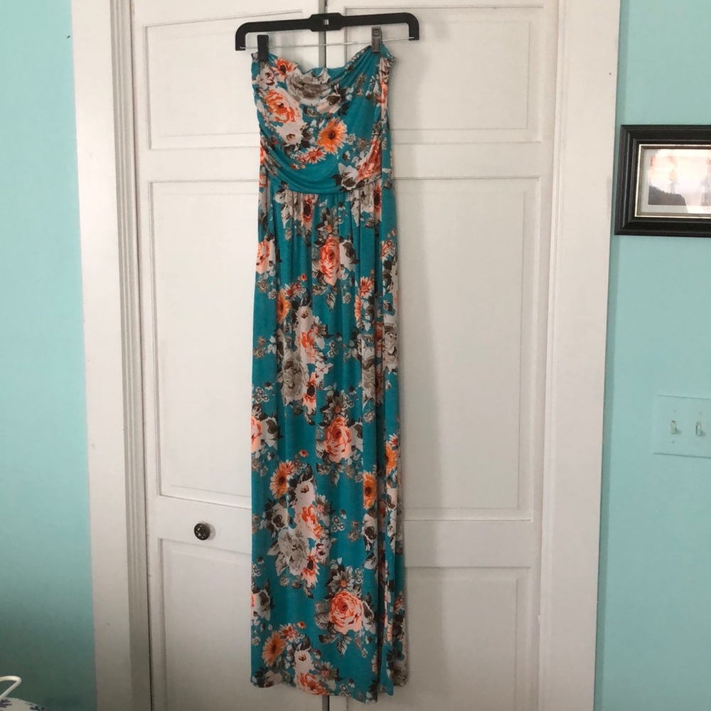 Boutique Sleeveless Maxi Dress with Pockets